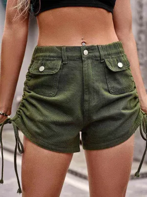 Chic denim shorts with pockets