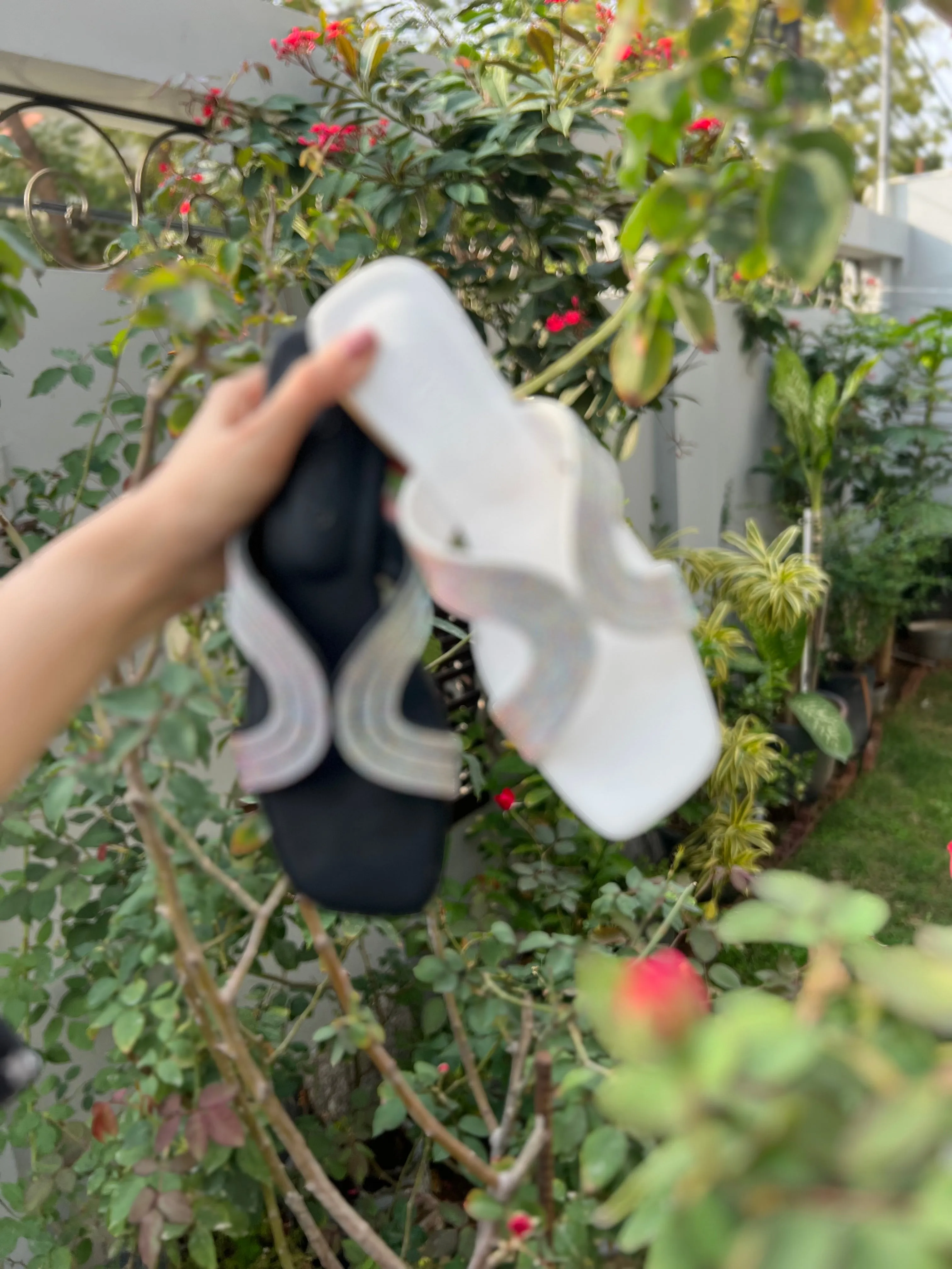 Julia Slides - Black