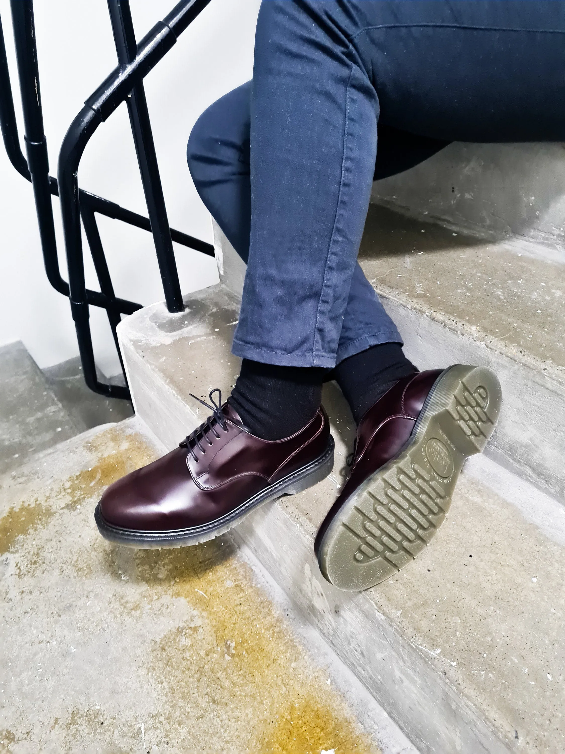 Loake Burgundy Shoes, Made in England, Classic Leather Gibson 5 Eyelet / 861