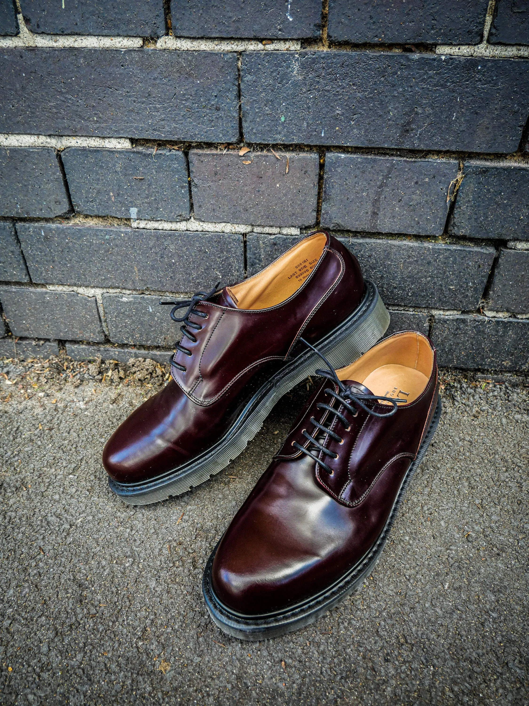 Loake Burgundy Shoes, Made in England, Classic Leather Gibson 5 Eyelet / 861