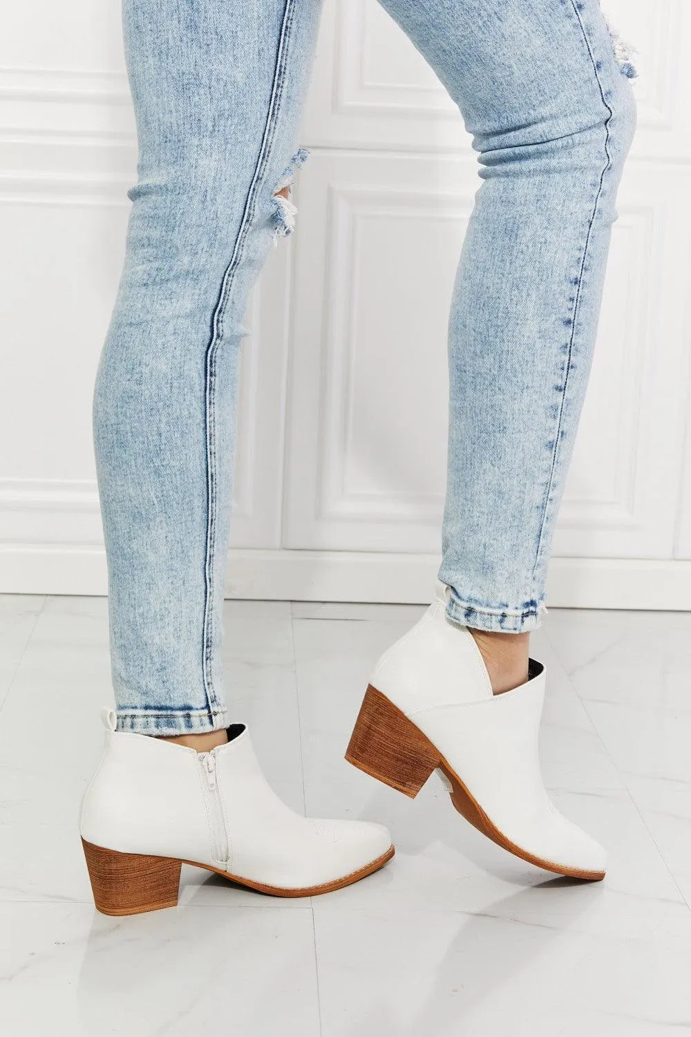 MMShoes Embroidered Crossover White Cowboy Boots