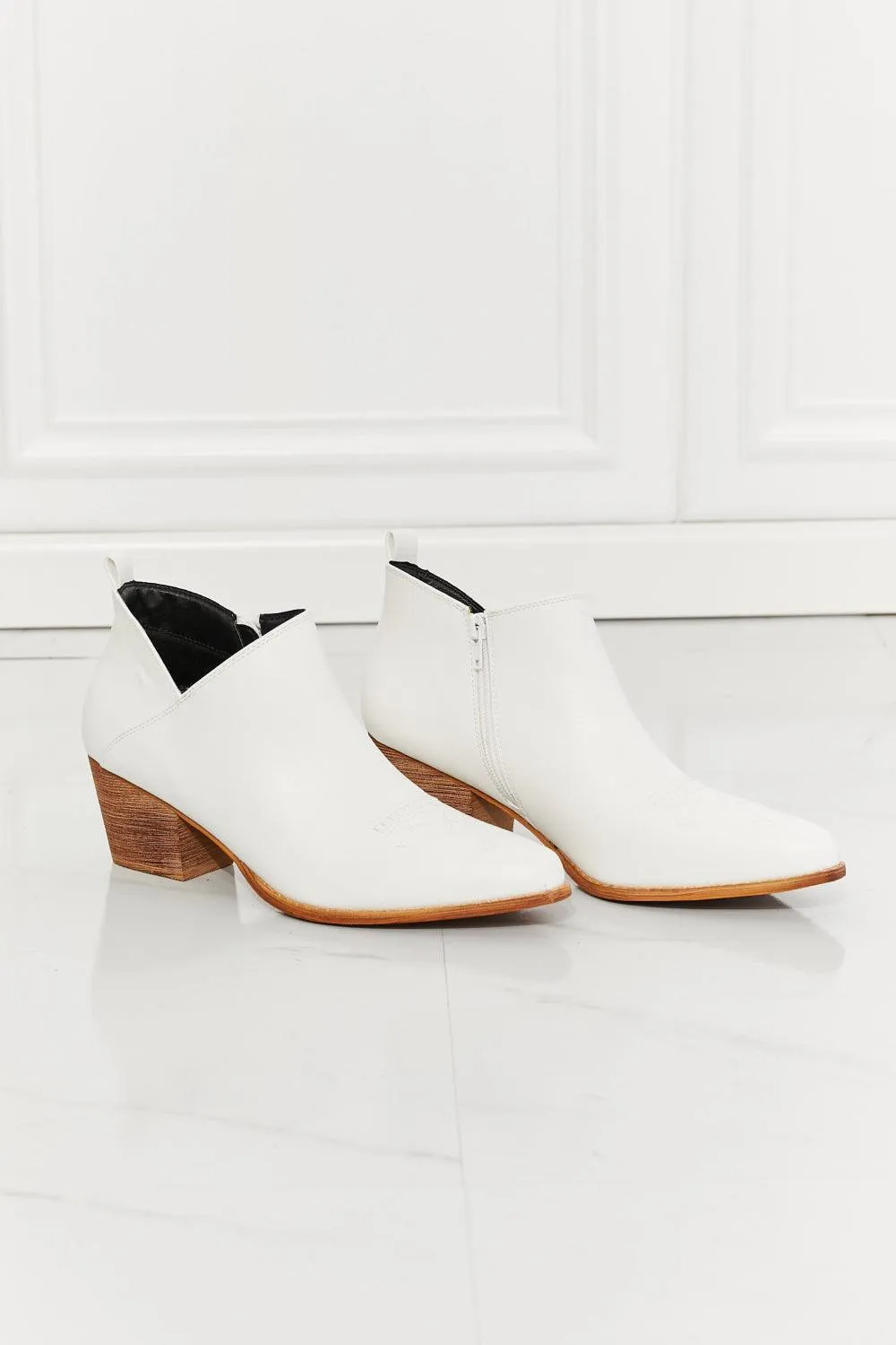 MMShoes Embroidered Crossover White Cowboy Boots