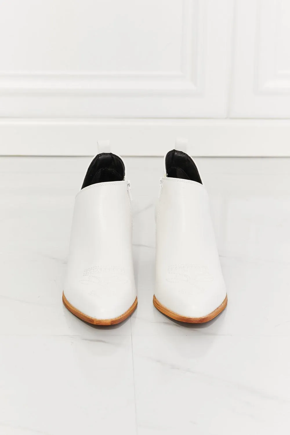 MMShoes Embroidered Crossover White Cowboy Boots