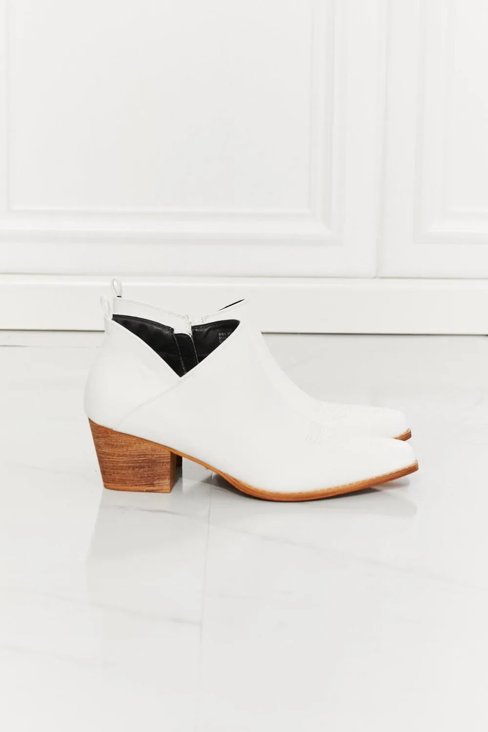 MMShoes Embroidered Crossover White Cowboy Boots